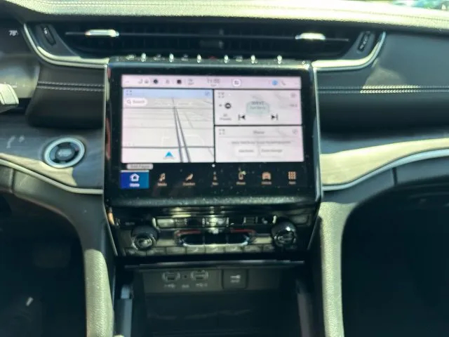Jeep Grand Cherokee photo 12