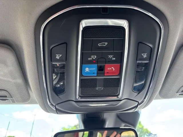 Jeep Grand Cherokee photo 14