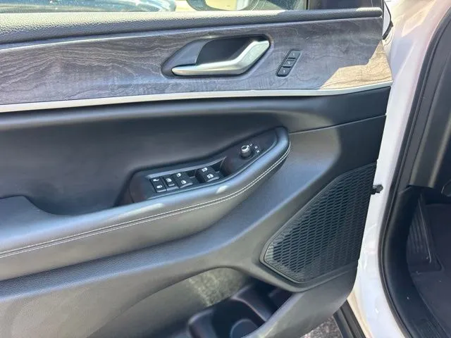 Jeep Grand Cherokee photo 9