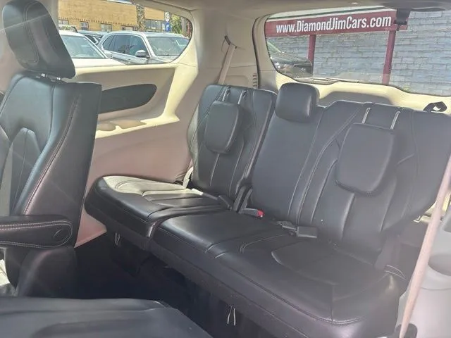 Chrysler Pacifica photo 17