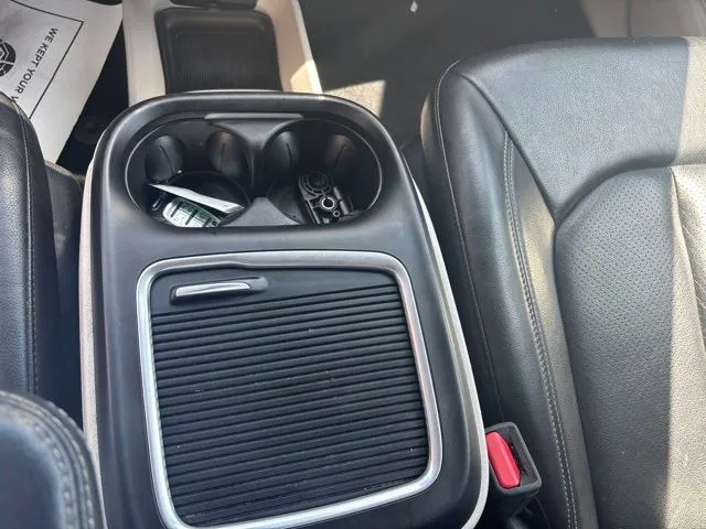 Chrysler Pacifica photo 14