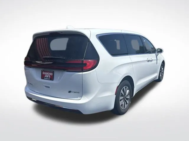 Chrysler Pacifica photo 7