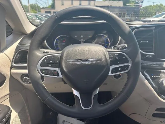 Chrysler Pacifica photo 10