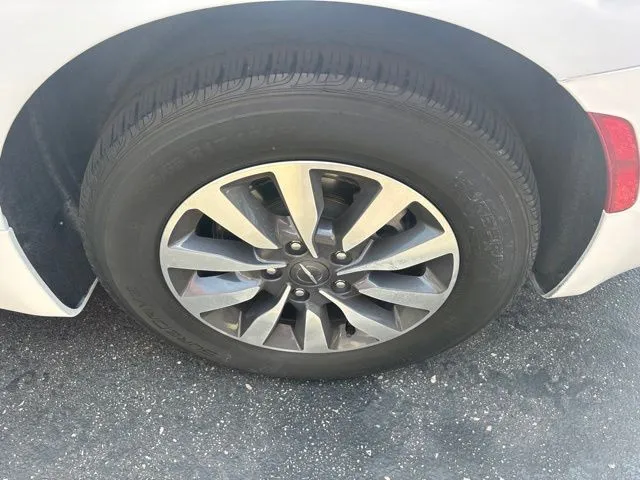 Chrysler Pacifica photo 24