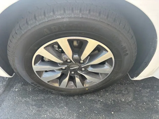 Chrysler Pacifica photo 23
