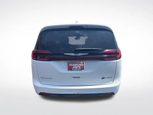 Chrysler Pacifica photo 6