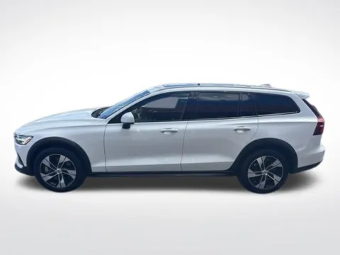 Photos of 2024 Volvo V60 Cross Country B5 Plus for sale in Milwaukee, WI at Diamond Jim's West Allis