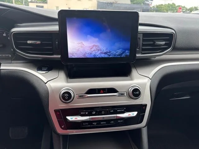 Ford Explorer photo 12
