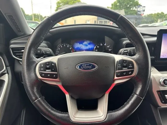 Ford Explorer photo 10