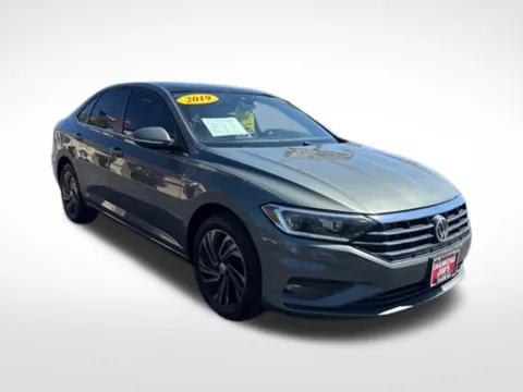 Green 2019 Volkswagen Jetta SEL Premium for sale in Milwaukee, WI