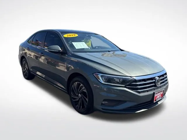 Green 2019 Volkswagen Jetta SEL Premium for sale in Milwaukee, WI