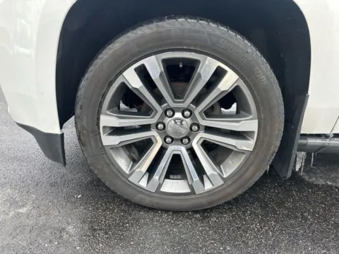 Another view of 2018 GMC Yukon XL Denali for sale in Milwaukee, WI at Diamond Jim's West Allis