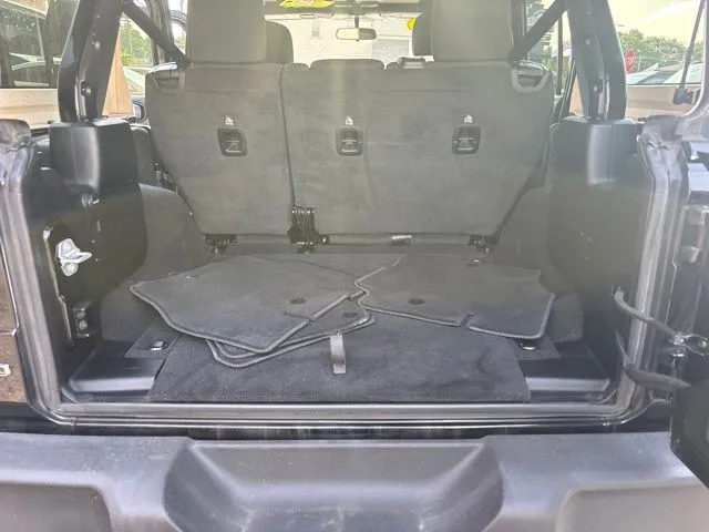 Jeep Wrangler photo 16