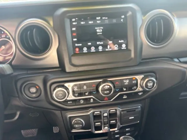 Jeep Wrangler photo 12