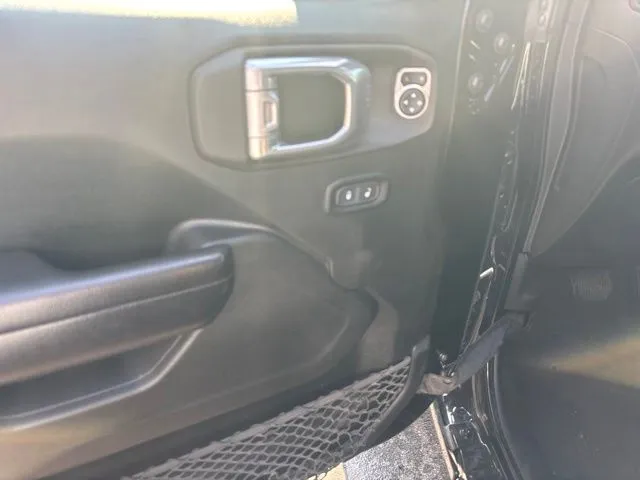 Jeep Wrangler photo 9