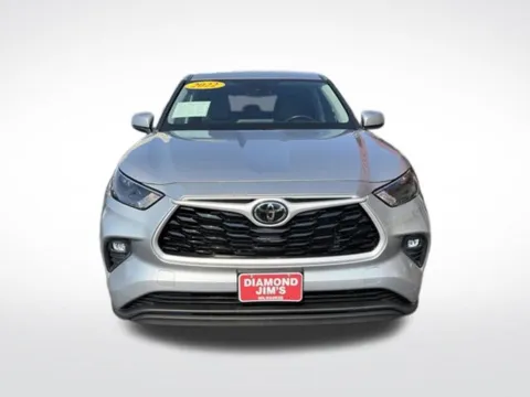 Photos of 2022 Toyota Highlander LE for sale in Milwaukee, WI at Diamond Jim's West Allis