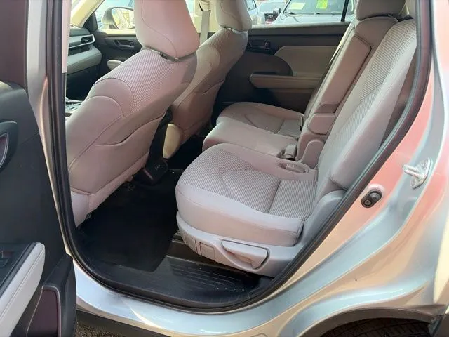 Toyota Highlander photo 16