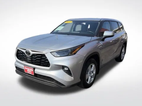 Another view of 2022 Toyota Highlander LE for sale in Milwaukee, WI at Diamond Jim's West Allis