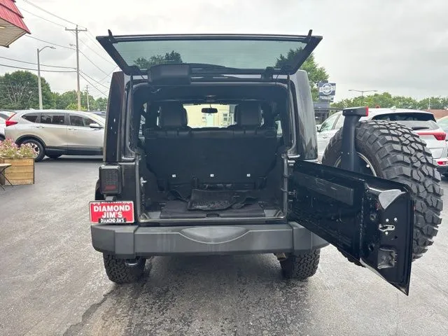 Jeep Wrangler photo 18