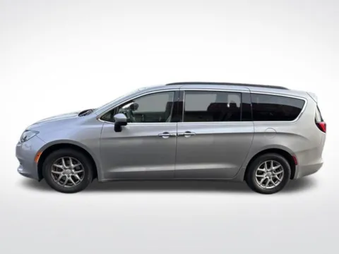 More photos of 2020 Chrysler Voyager LXI at Diamond Jim's West Allis, WI
