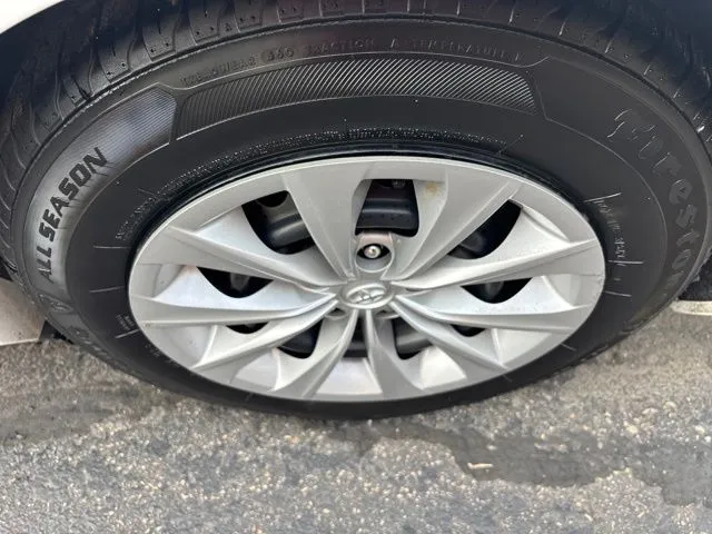 Toyota Camry photo 25