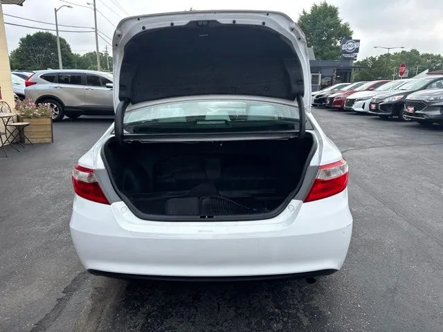 Toyota Camry photo 17
