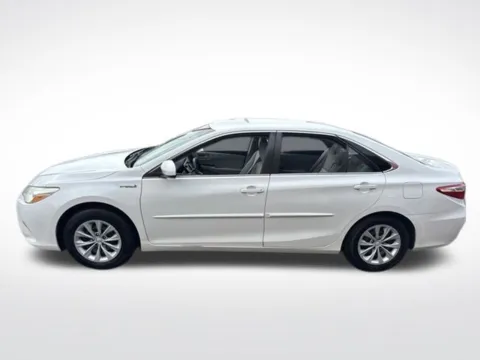 More photos of 2017 Toyota Camry Hybrid LE at Diamond Jim's West Allis, WI