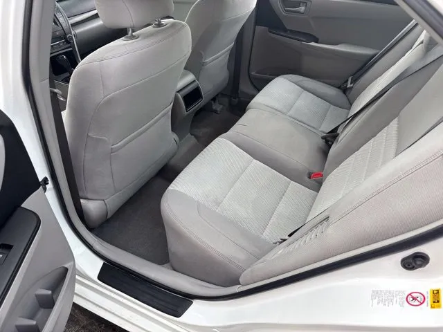 Toyota Camry photo 16