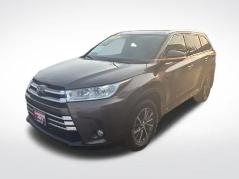 Another view of 2018 Toyota Highlander Hybrid XLE for sale in Milwaukee, WI at Diamond Jim's West Allis