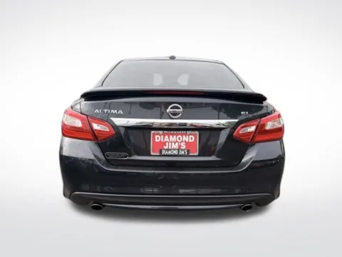 More photos of 2016 Nissan Altima 2.5 SL at Diamond Jim's West Allis, WI