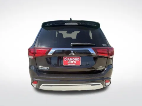 More photos of 2022 Mitsubishi Outlander PHEV SEL at Diamond Jim's West Allis, WI