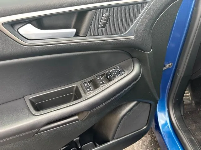 Ford Edge photo 9