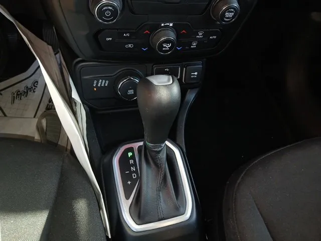Jeep Renegade photo 16