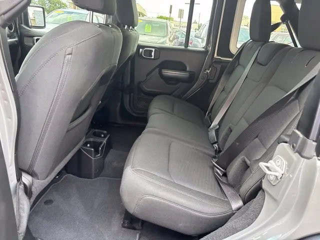Jeep Wrangler photo 15