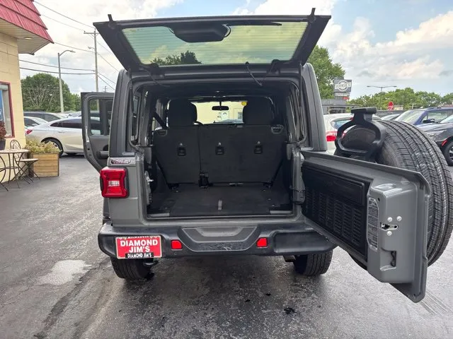 Jeep Wrangler photo 16
