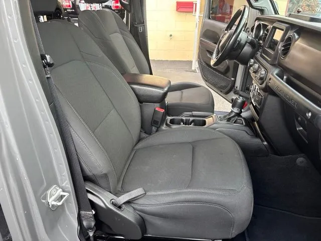 Jeep Wrangler photo 20