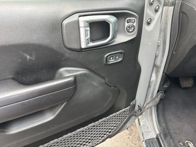 Jeep Wrangler photo 8