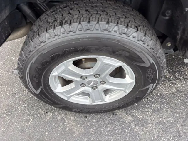 Jeep Wrangler photo 25