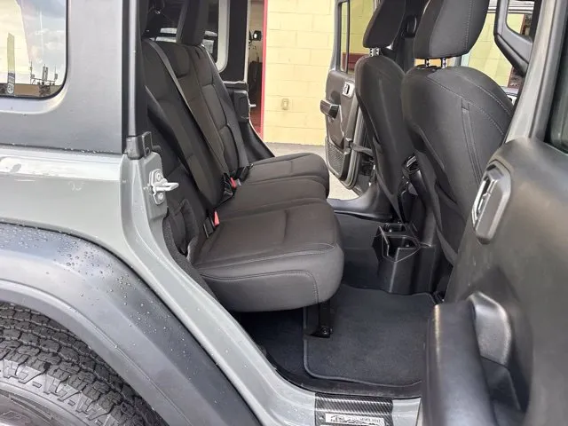 Jeep Wrangler photo 19