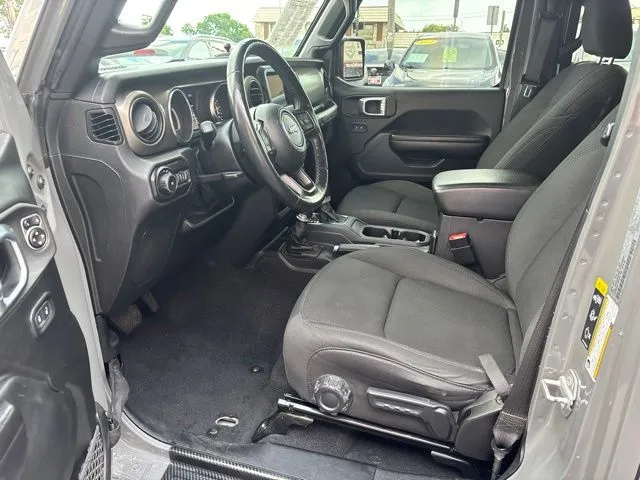 Jeep Wrangler photo 14