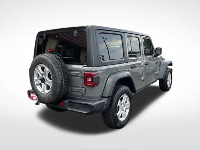 Jeep Wrangler photo 7