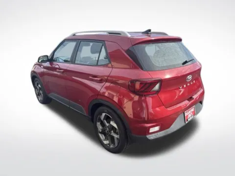 More photos of 2021 Hyundai Venue SEL at Diamond Jim's West Allis, WI