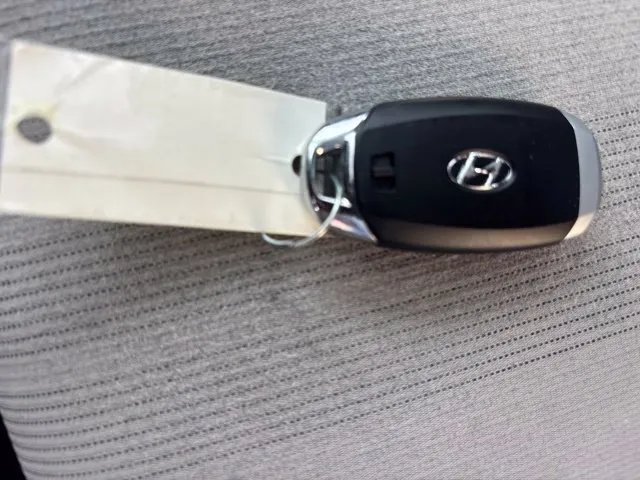Hyundai Venue photo 30