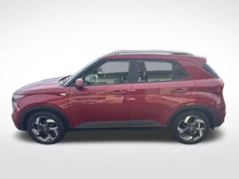 More photos of 2021 Hyundai Venue SEL at Diamond Jim's West Allis, WI