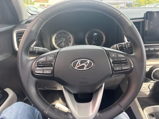 Hyundai Venue photo 10