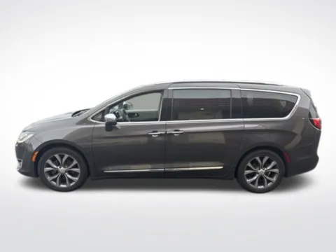 More photos of 2017 Chrysler Pacifica Limited at Diamond Jim's West Allis, WI