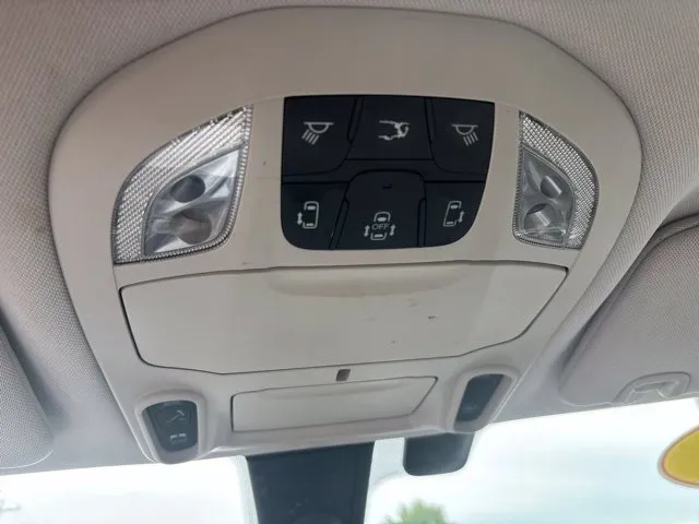 Chrysler Pacifica photo 14