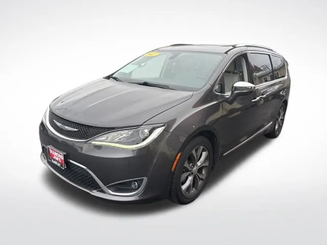 Chrysler Pacifica photo 3
