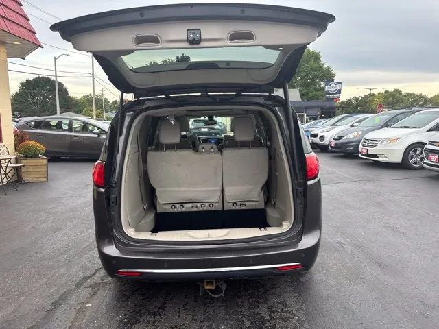 Chrysler Pacifica photo 19
