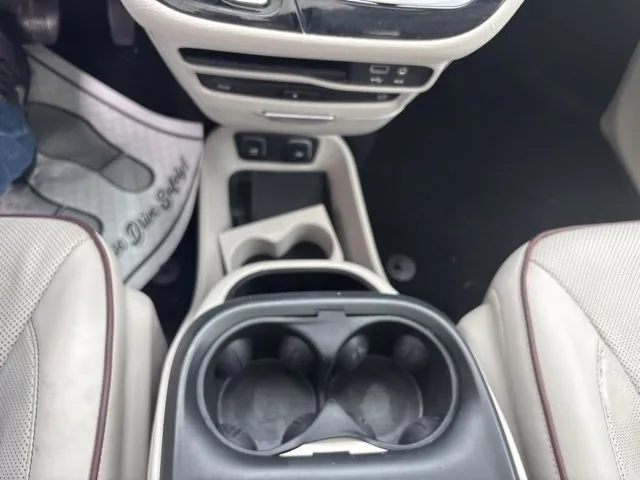 Chrysler Pacifica photo 13